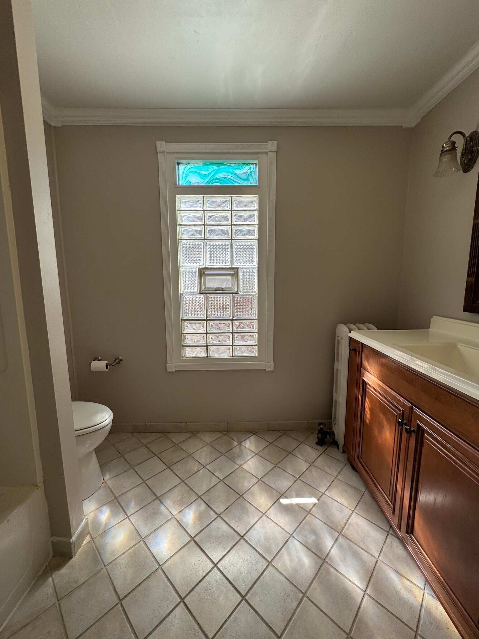 Building Photo - 1402 S State St