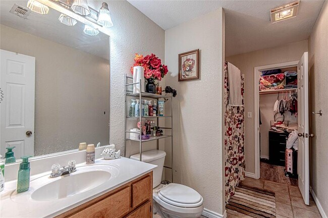 Building Photo - 110 Sendero Dr