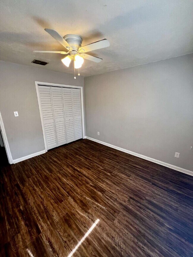 Building Photo - Spacious Two Bedroom- Close to FSU & TCC