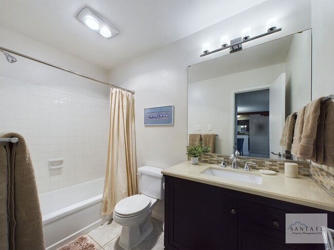 Building Photo - Gorgeous Ground Level Condo at Los Arroyos across from Hospital