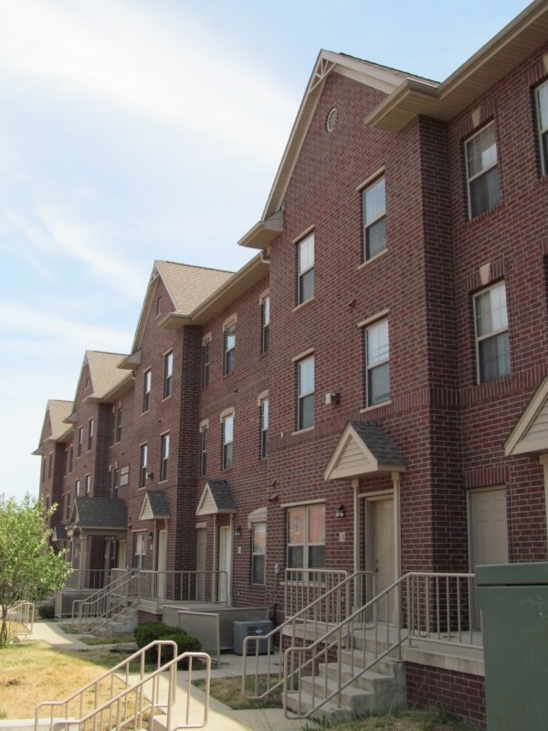 Building Photo - 500 S Gilbert St