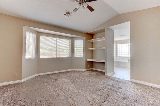 Building Photo - 809 Royal Birch Ln