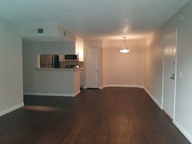 Interior Photo - 11030