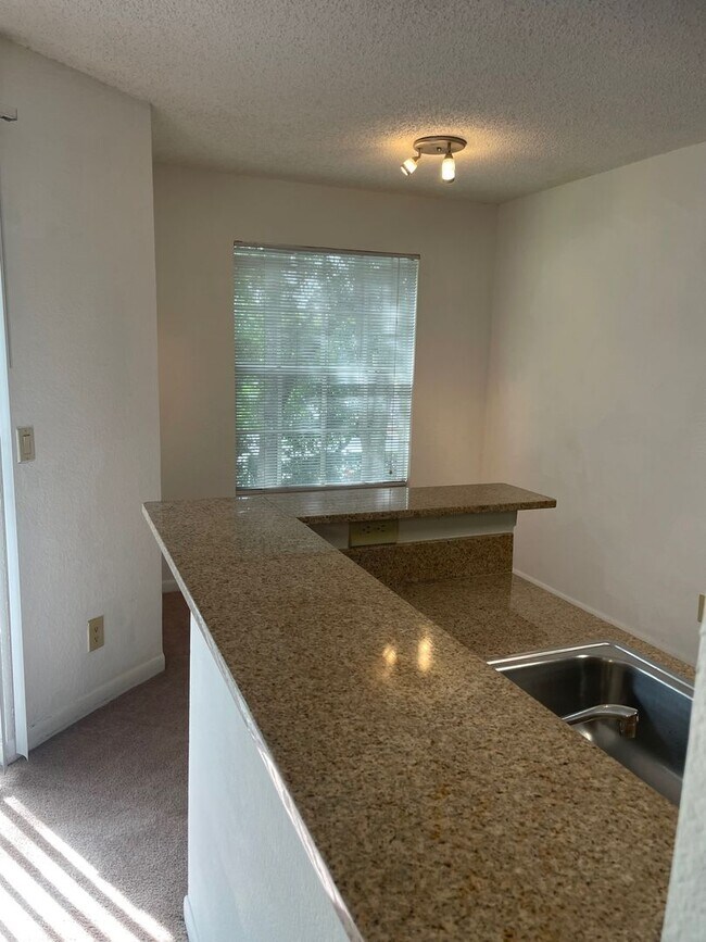 Building Photo - One bedroom condominium