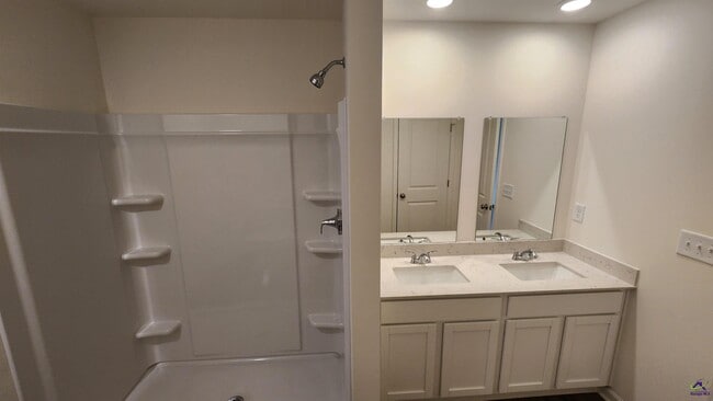 Building Photo - 502 Liberty Hall Dr