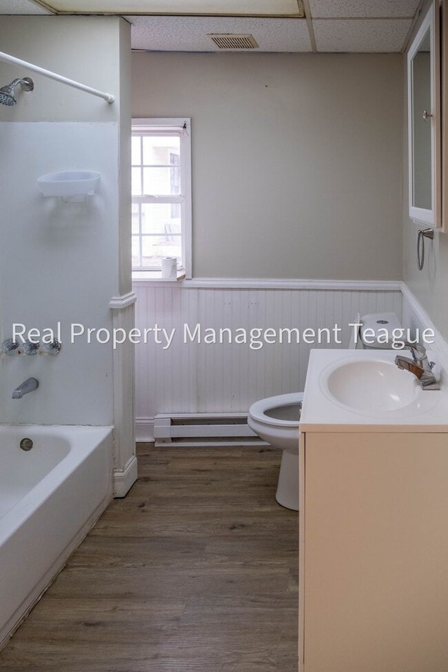 Building Photo - 1 S Main St