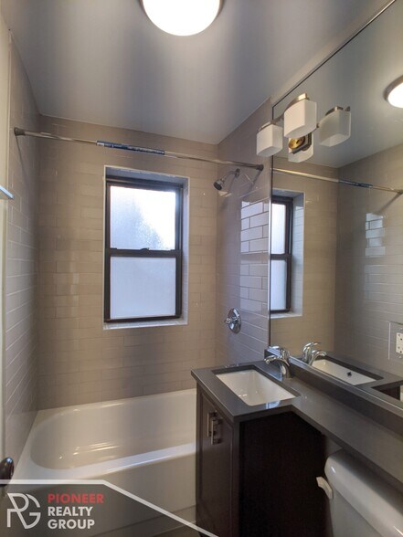 Building Photo - 437 W Belden