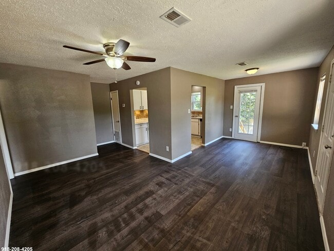 Building Photo - 1601 N Hills Blvd