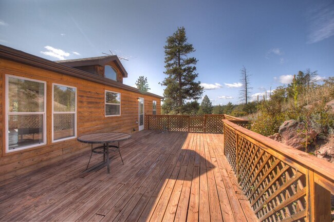 Building Photo - Wonderful Rural Home!