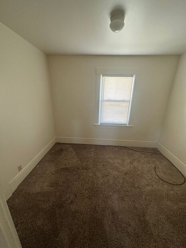 Building Photo - ste614