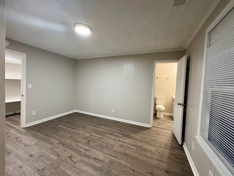 Building Photo - 5 3rd St