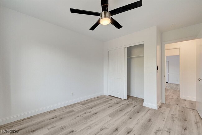 Building Photo - 9893 Canyon Peak Dr