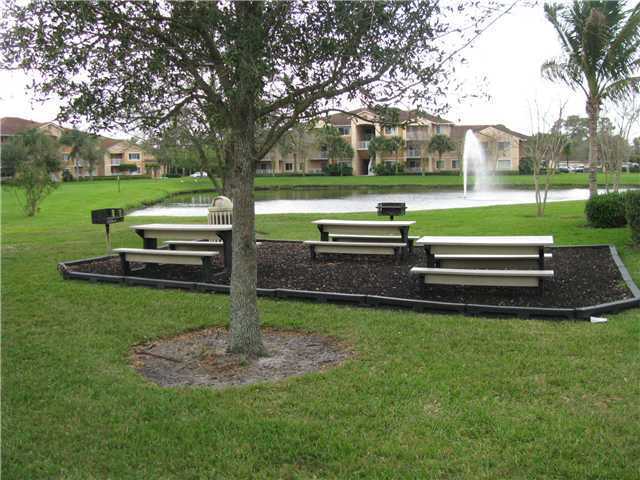 Building Photo - 161 SW Palm Dr