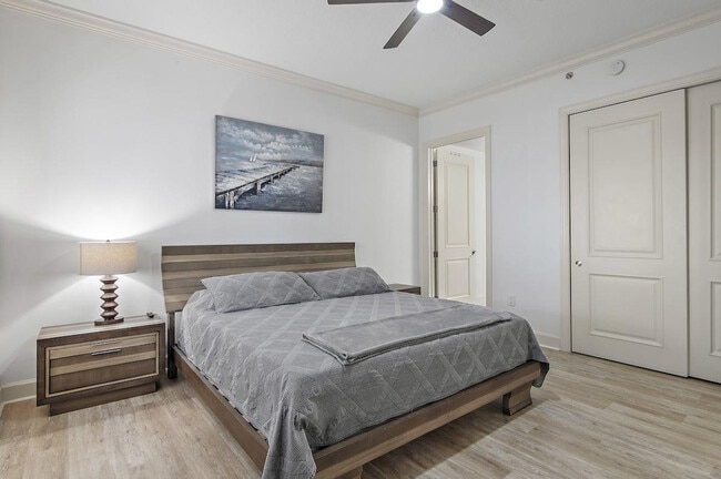 Building Photo - 725 Gulf Shore Dr