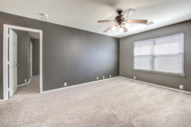 Building Photo - 5711 Kenwood