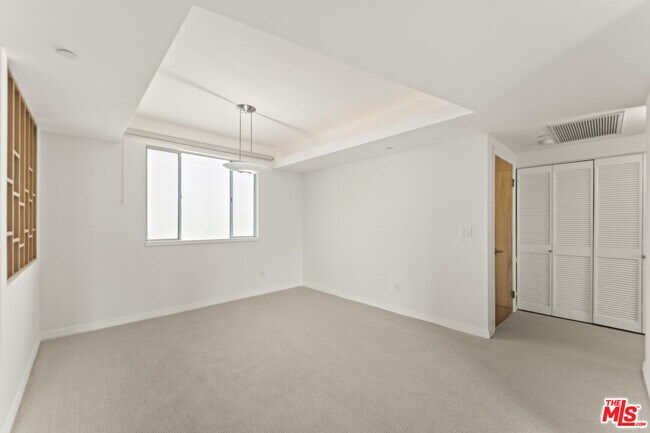 Building Photo - 171 N Church Ln