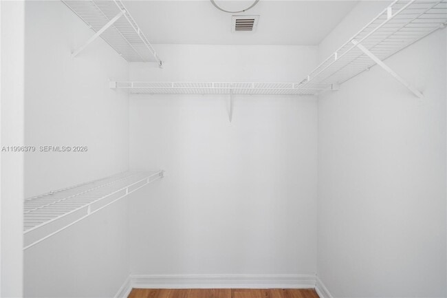 Building Photo - 1111 Brickell Bay Dr