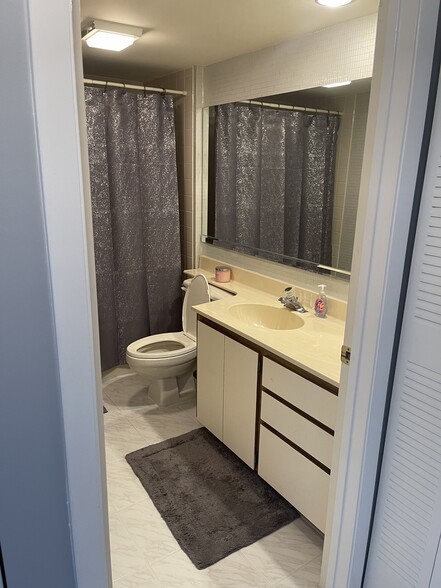 Building Photo - 6097 Balboa Cir
