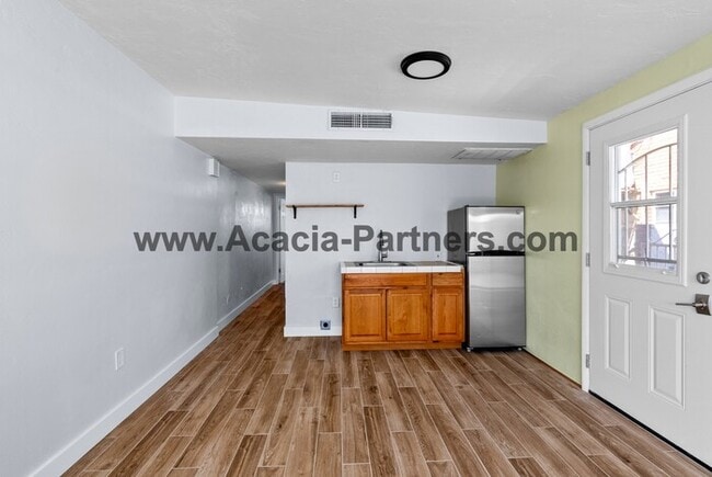 Building Photo - Two Bedroom Home with Guest House