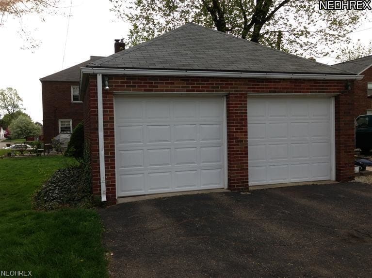 Garage - 411 Raff Rd NW