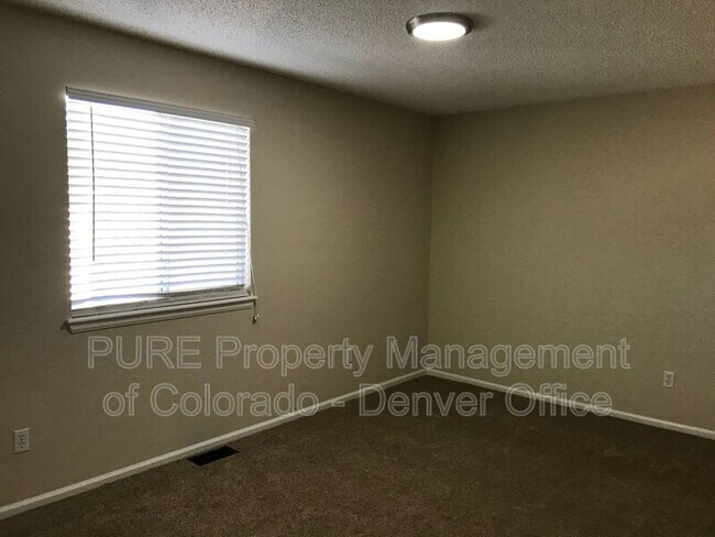 Building Photo - 9708 S Castle Ridge Cir