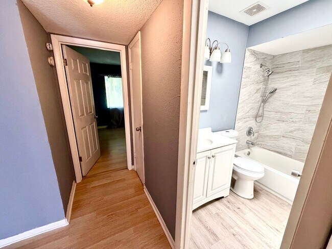 Building Photo - 2203 Silver Pines Pl