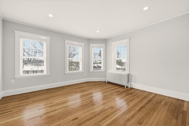 Building Photo - 22 Lewis St