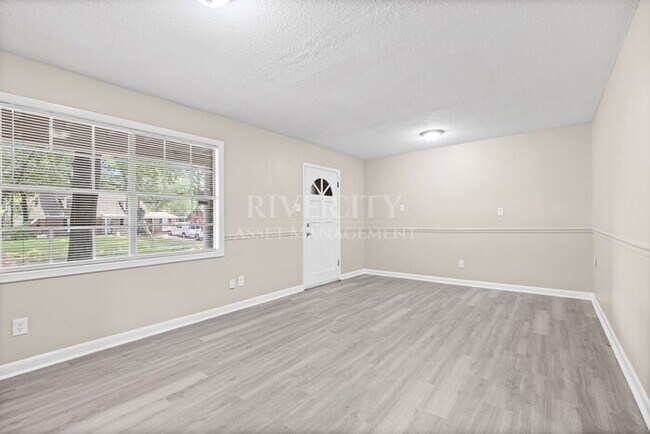 Building Photo - Beautiful 2 Story Home, Section 8 Welcomed !!!!!!