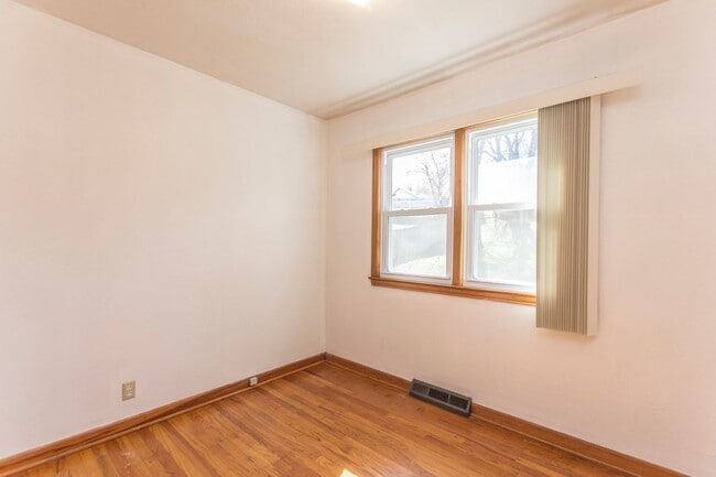 Building Photo - Ranch Style 3 Bedroom 1 Bath Home