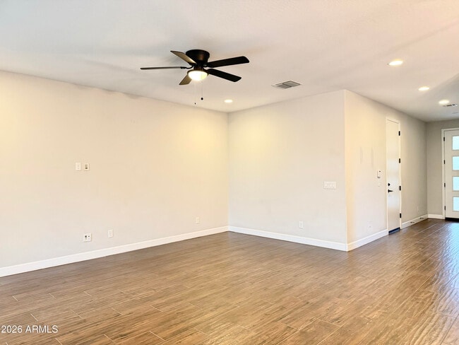 Building Photo - 1732 W Myrna Ln