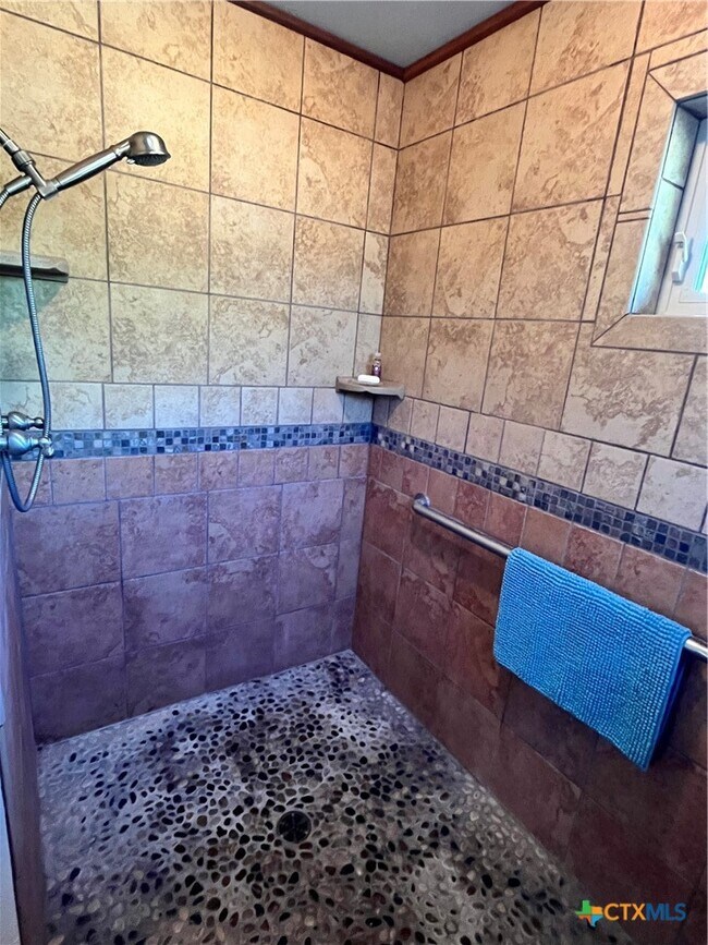 Building Photo - 121 Butler Ln