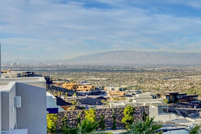 Building Photo - Amazing Golf Course and Las Vegas Valley V...
