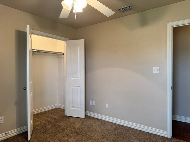 Building Photo - 311 Princess Place