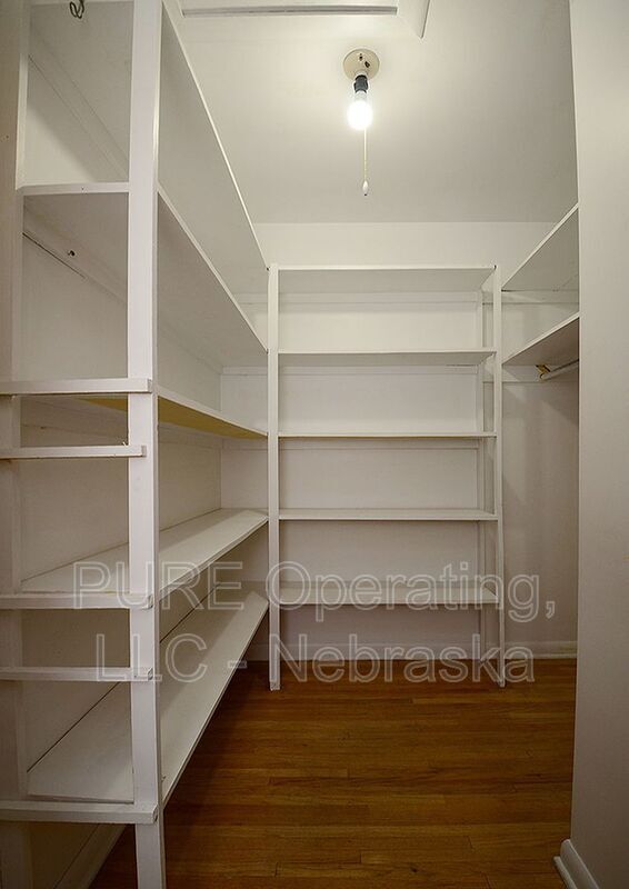 Building Photo - 5156 Pierce St