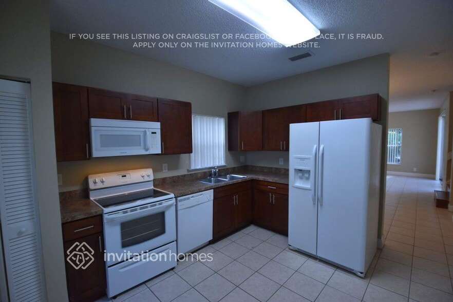 Building Photo - 17860 SW 11th Ct