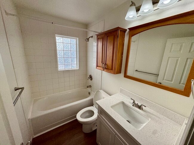 Building Photo - Aylesbury Home