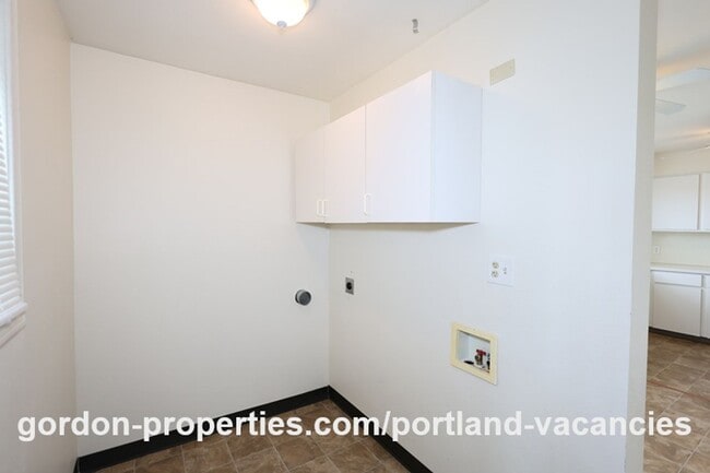 Building Photo - NE 94th Ave - Vintage Montavilla 2 bedroom house