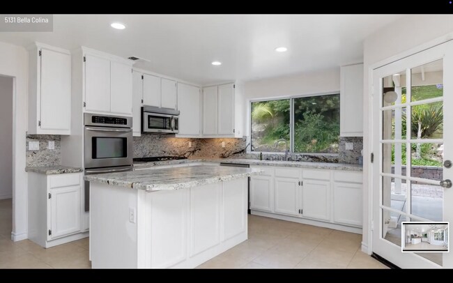 Building Photo - Incredible Rancho Del Oro Home!