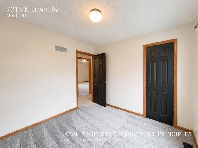Building Photo - 7215 N Lewis Ave
