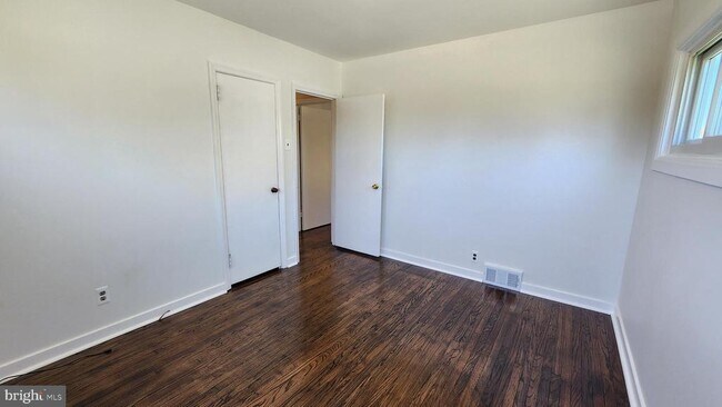 Building Photo - 213 Overbrook Ave