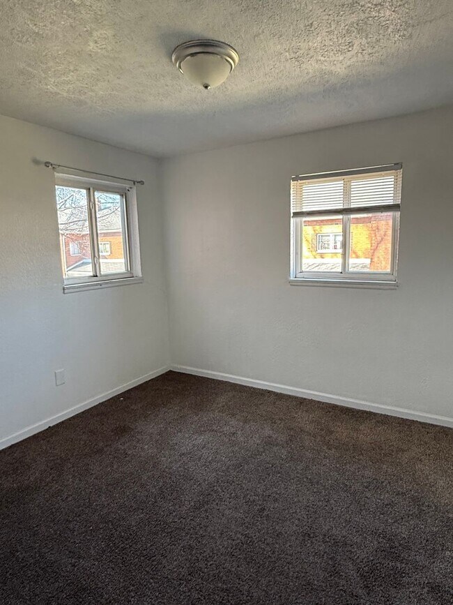 Building Photo - 3bd Townhome Warrensville Section 8