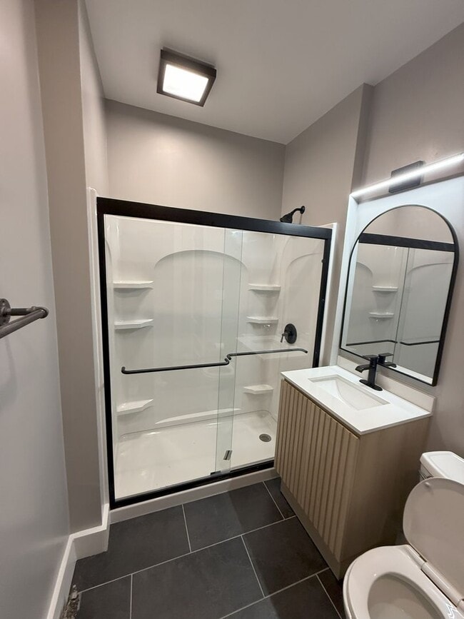 Building Photo - 1831 E Kenwood Blvd