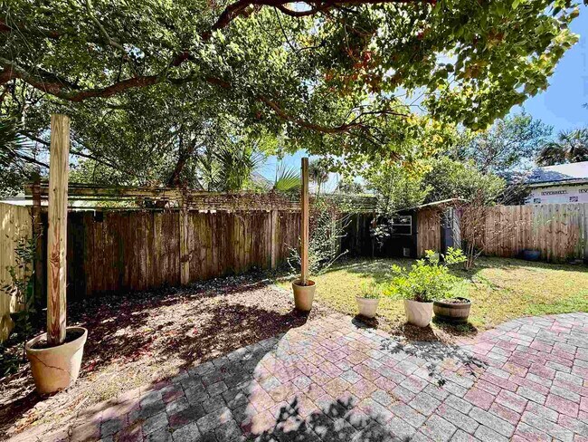 Building Photo - 1313 E Strong St