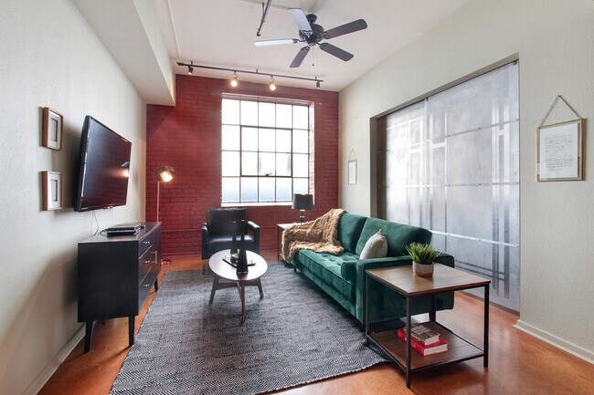 Building Photo - 1039 Constance St