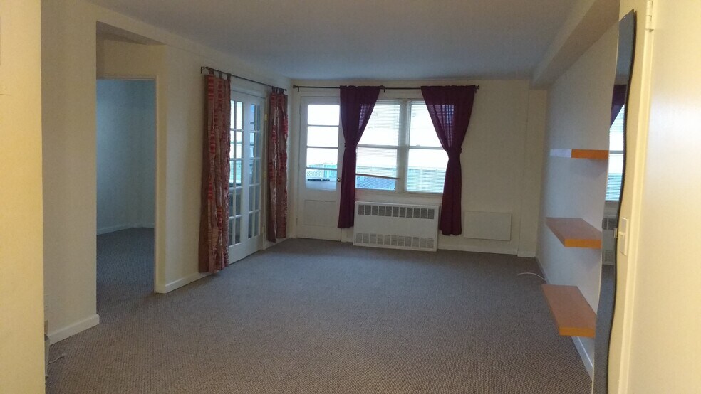 Living room - 700 Summer St