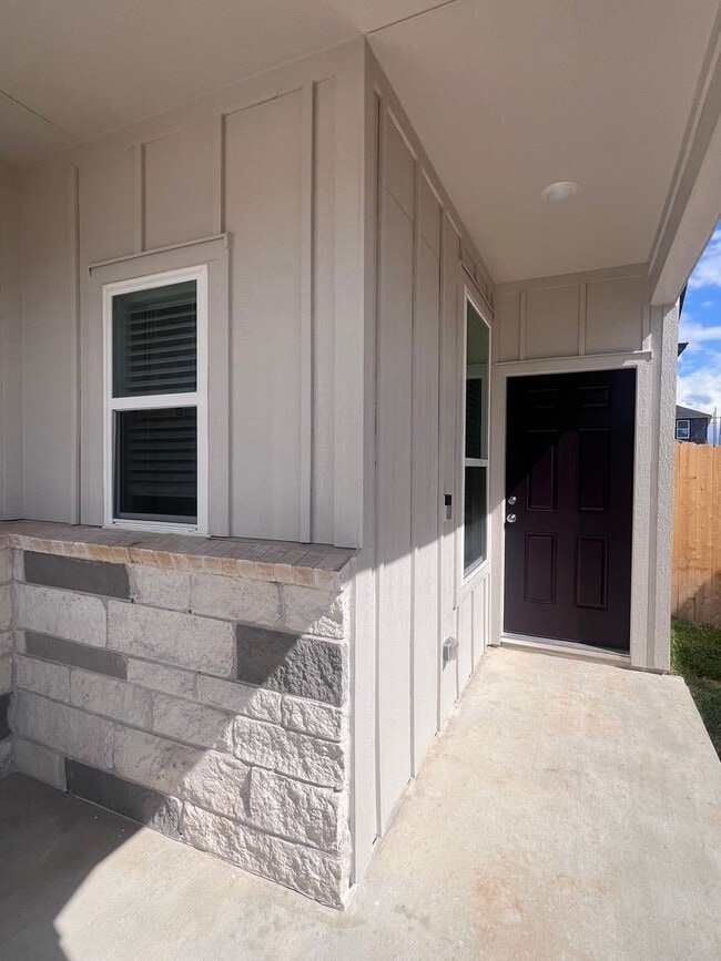 Building Photo - 622 Amber Fls Dr