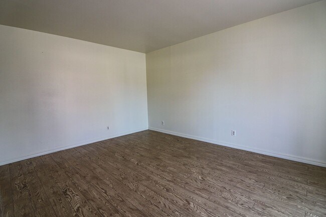 Building Photo - Located in South Tulsa - 3 Bedroom Home!!