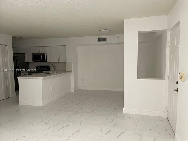 Building Photo - 720 SW 111th Ave