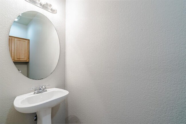 Building Photo - 3316 Blumie St