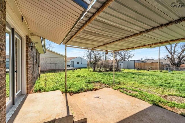 Building Photo - 1113 Lincoln Dr